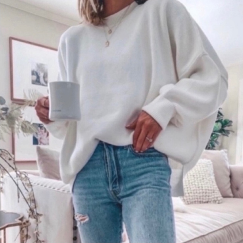 Free People Easy Street Tunic Sweater 
Brand New 
Size: XS
Color: White
